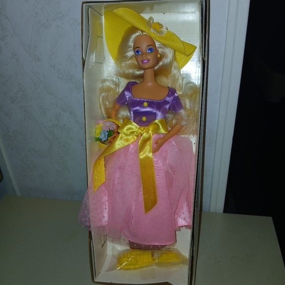 1995 Mattel Spring Blossom Barbie An Avon Exclusive Special Edition - Picture 2 of 4